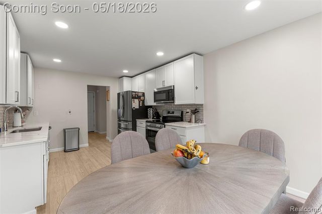 7978 Hoffman Drive, Waterford, MI 48327