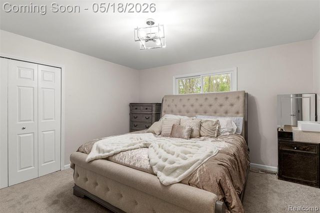 7978 Hoffman Drive, Waterford, MI 48327