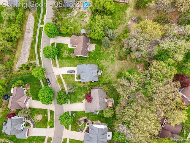7978 Hoffman Drive, Waterford, MI 48327
