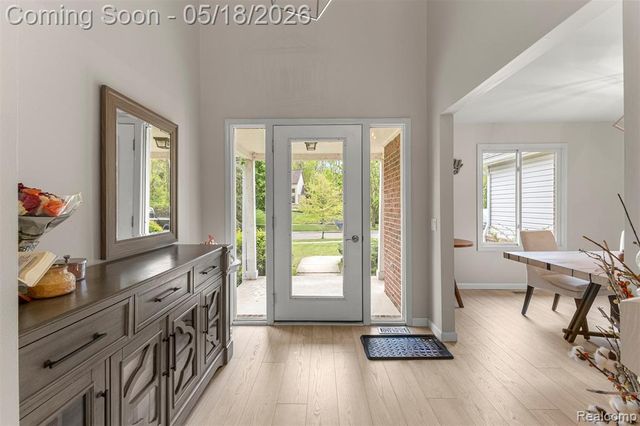 7978 Hoffman Drive, Waterford, MI 48327