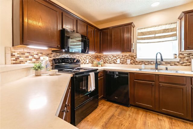 521 N Avenue E, Springtown, TX 76082