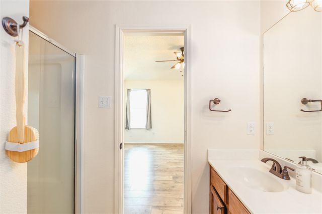 521 N Avenue E, Springtown, TX 76082