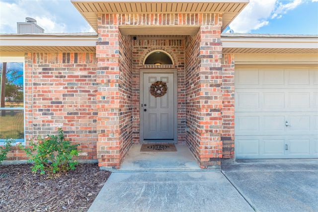521 N Avenue E, Springtown, TX 76082