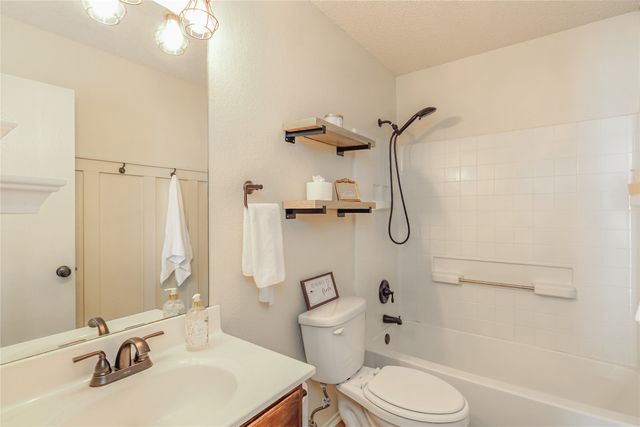 521 N Avenue E, Springtown, TX 76082