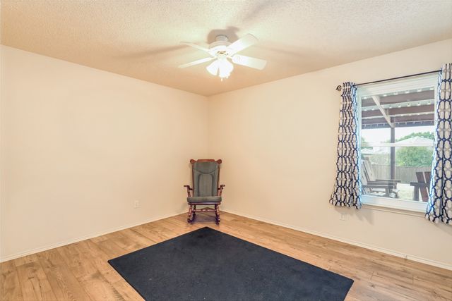 521 N Avenue E, Springtown, TX 76082