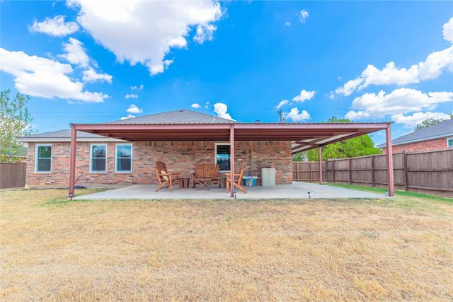 521 N Avenue E, Springtown, TX 76082