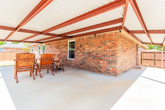 521 N Avenue E, Springtown, TX 76082