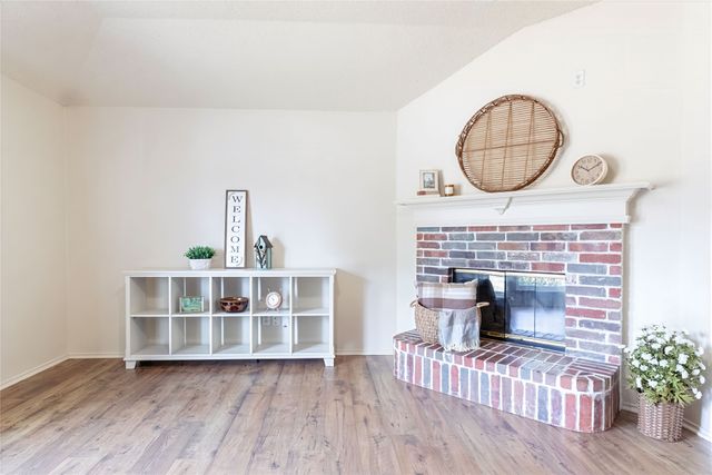 521 N Avenue E, Springtown, TX 76082