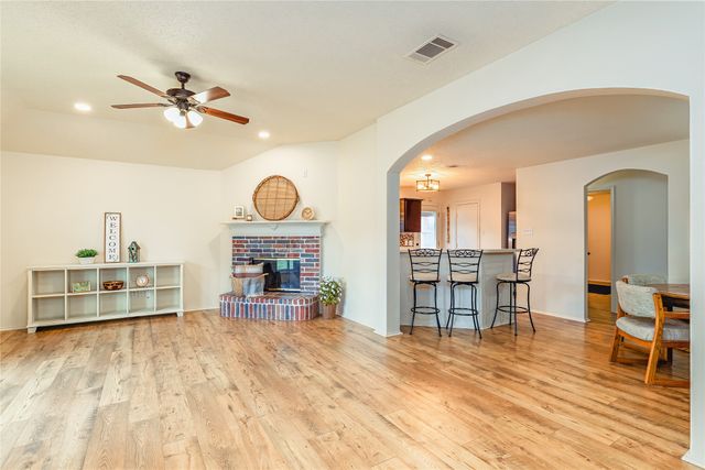 521 N Avenue E, Springtown, TX 76082