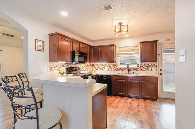 521 N Avenue E, Springtown, TX 76082