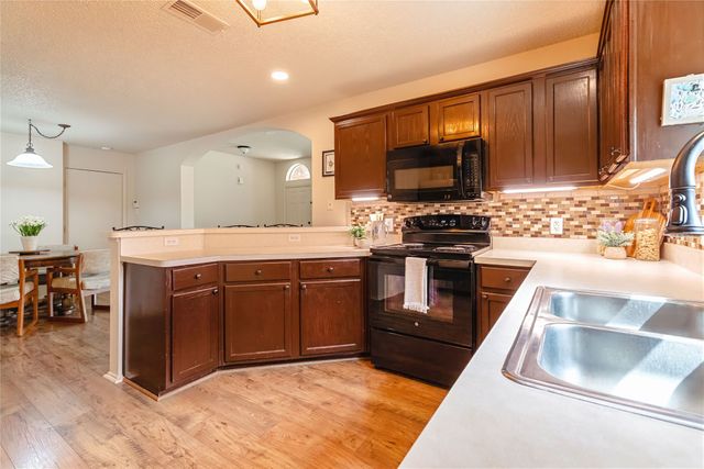 521 N Avenue E, Springtown, TX 76082
