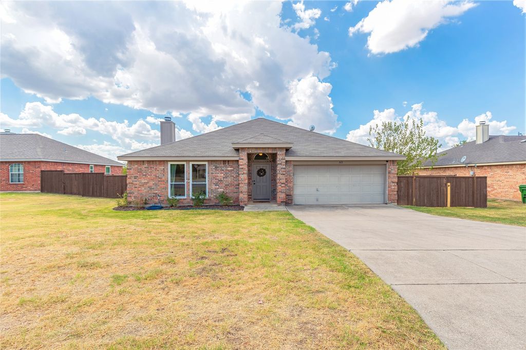 521 N Avenue E, Springtown, TX 76082 — photo 3