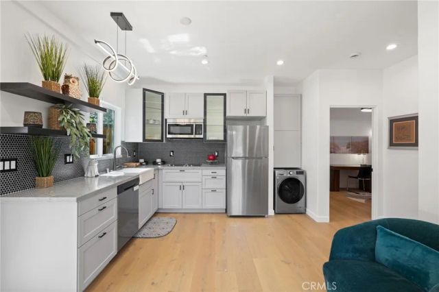 2258 Helios Drive, Los Angeles, CA 90068
