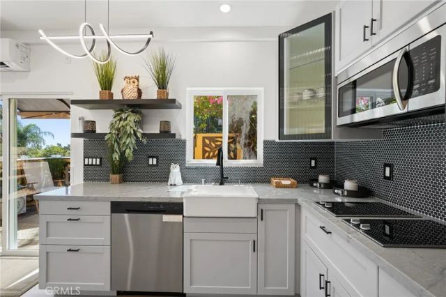 2258 Helios Drive, Los Angeles, CA 90068
