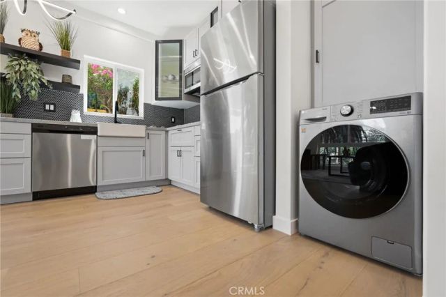 2258 Helios Drive, Los Angeles, CA 90068
