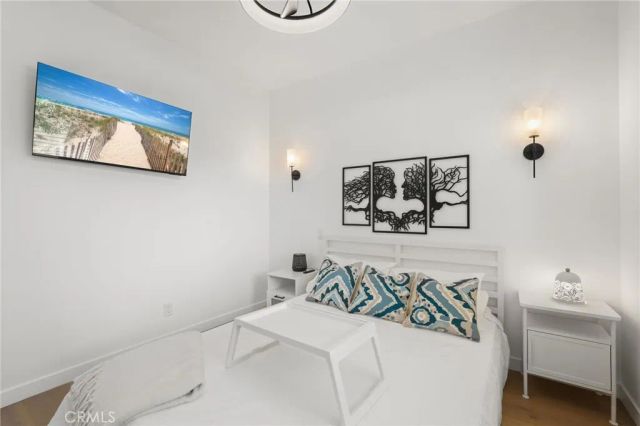 2258 Helios Drive, Los Angeles, CA 90068