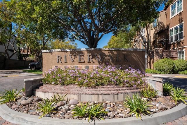 10125 LEAVESLY TRL, Santee, CA 92071