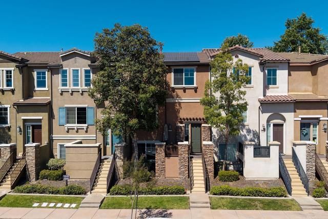 10125 LEAVESLY TRL, Santee, CA 92071