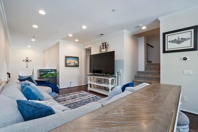 10125 LEAVESLY TRL, Santee, CA 92071