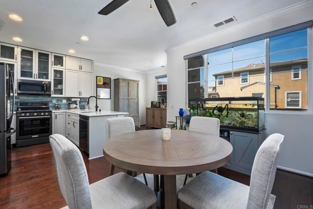 10125 LEAVESLY TRL, Santee, CA 92071