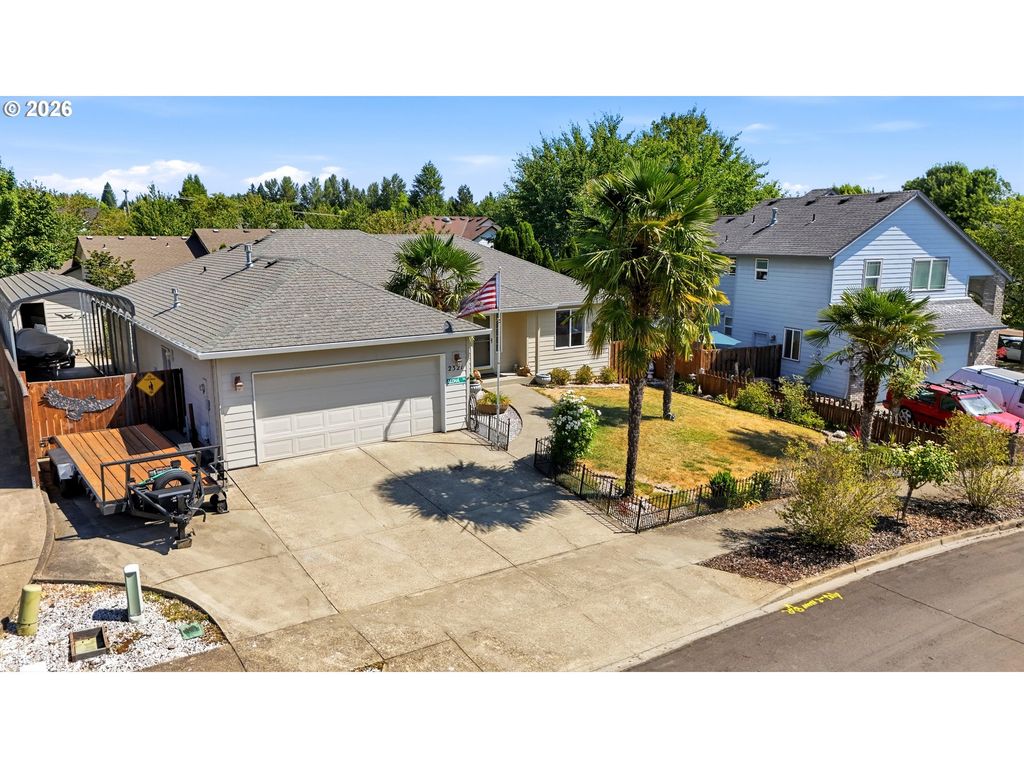 Image 1 of property listing at 2321 Sw BARBARA St, Mc Minnville, OR 97128