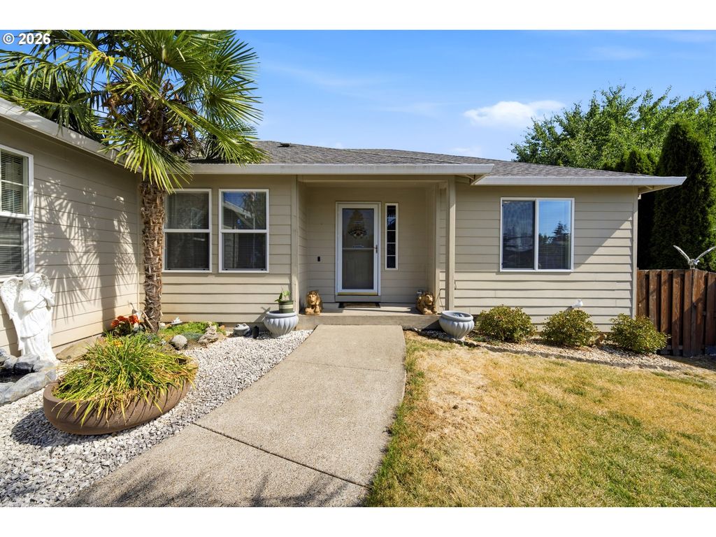 Image 2 of property listing at 2321 Sw BARBARA St, Mc Minnville, OR 97128