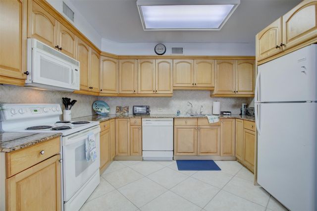 999 N Riverside Drive 11, Pompano Beach, FL 33062