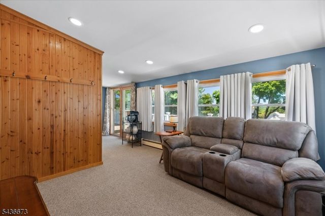 62 New St, Hampton Boro, NJ 08827