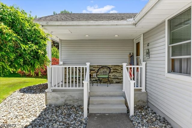 62 New St, Hampton Boro, NJ 08827