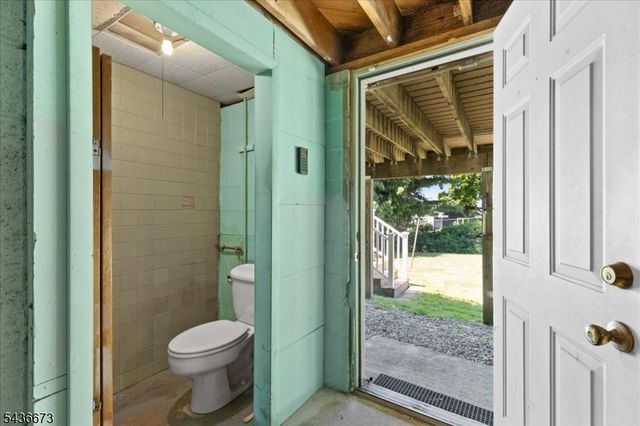 62 New St, Hampton Boro, NJ 08827