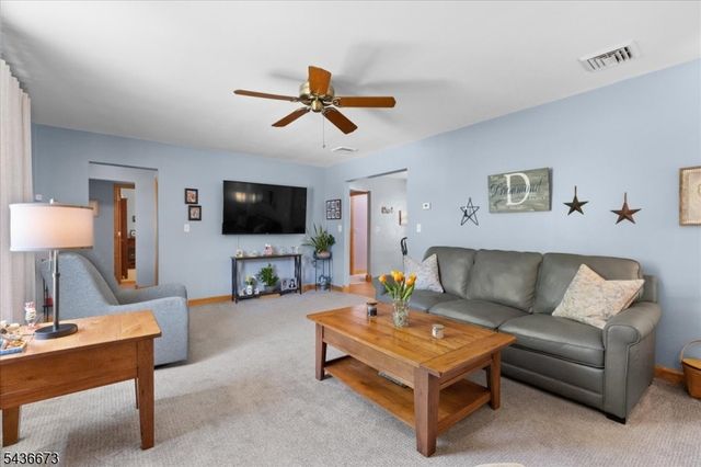 62 New St, Hampton Boro, NJ 08827