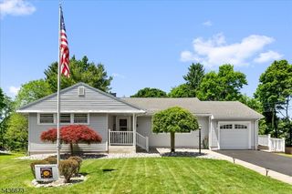 62 New St, Hampton Boro, NJ 08827