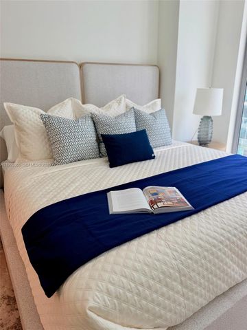 77 SE 5th St 1608, Miami, FL 33131