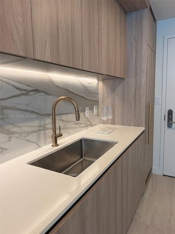 77 SE 5th St 1608, Miami, FL 33131