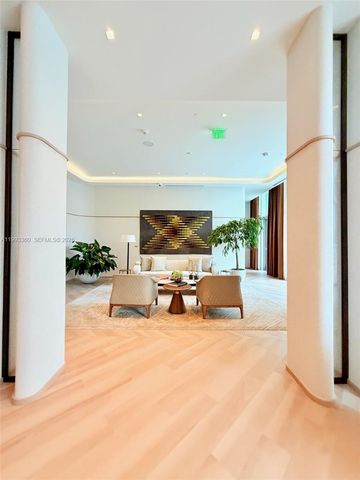 77 SE 5th St 1608, Miami, FL 33131