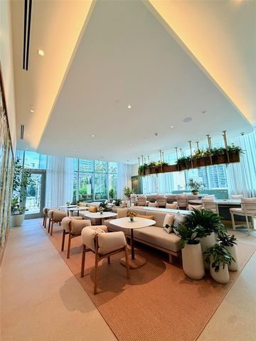 77 SE 5th St 1608, Miami, FL 33131