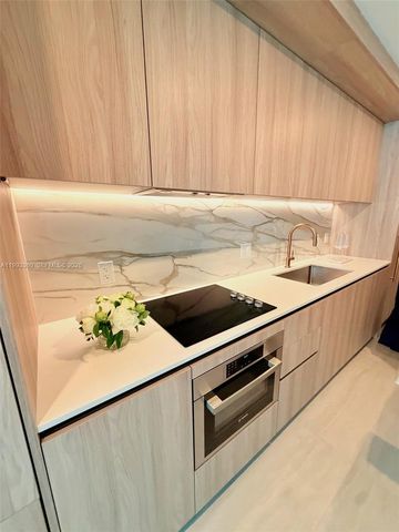 77 SE 5th St 1608, Miami, FL 33131