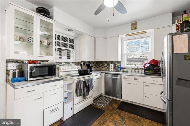 218 SANHICAN DR, Trenton, NJ 08618