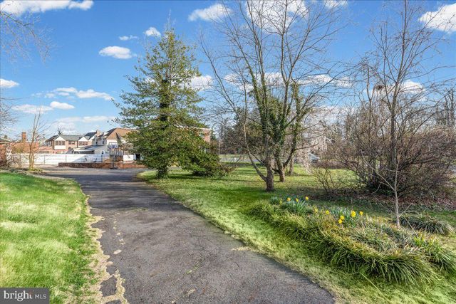 218 SANHICAN DR, Trenton, NJ 08618