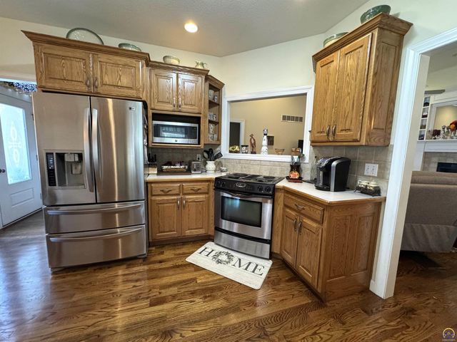 3212 NW River CT, Topeka, KS 66618