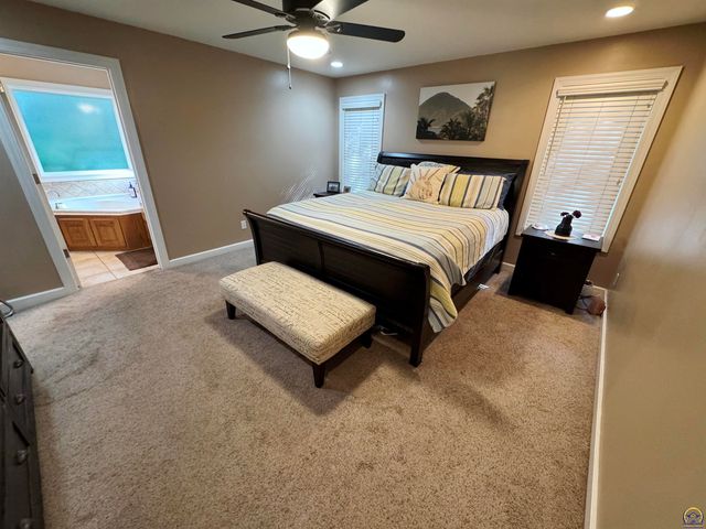 3212 NW River CT, Topeka, KS 66618