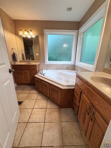 3212 NW River CT, Topeka, KS 66618