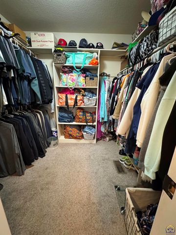 3212 NW River CT, Topeka, KS 66618