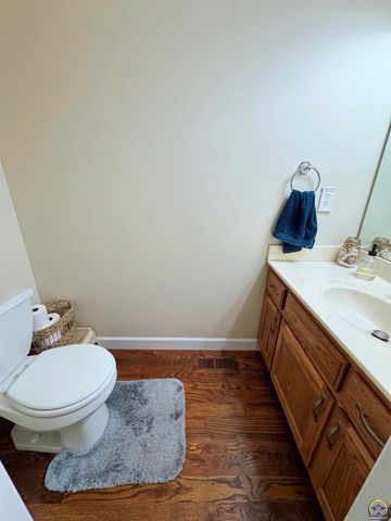 3212 NW River CT, Topeka, KS 66618