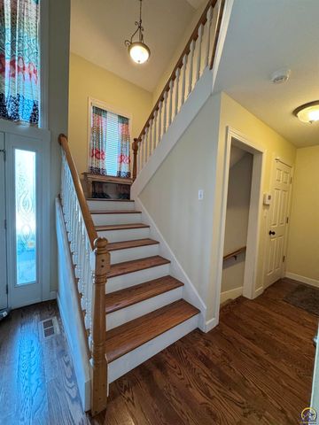 3212 NW River CT, Topeka, KS 66618