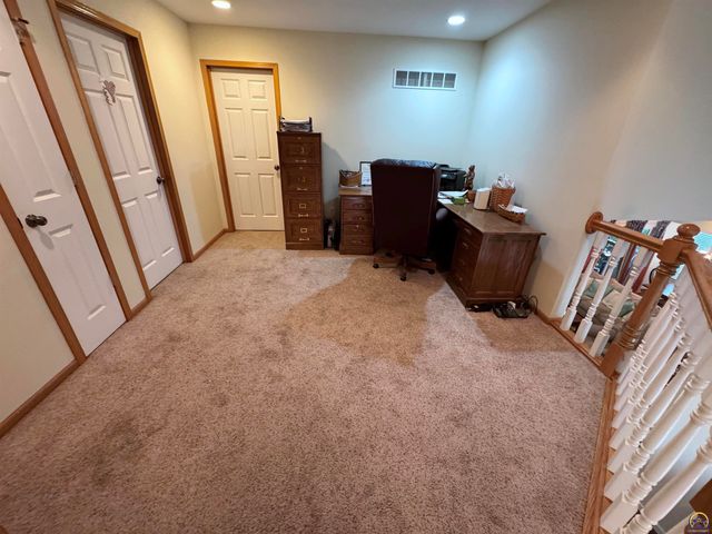 3212 NW River CT, Topeka, KS 66618