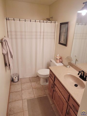 3212 NW River CT, Topeka, KS 66618