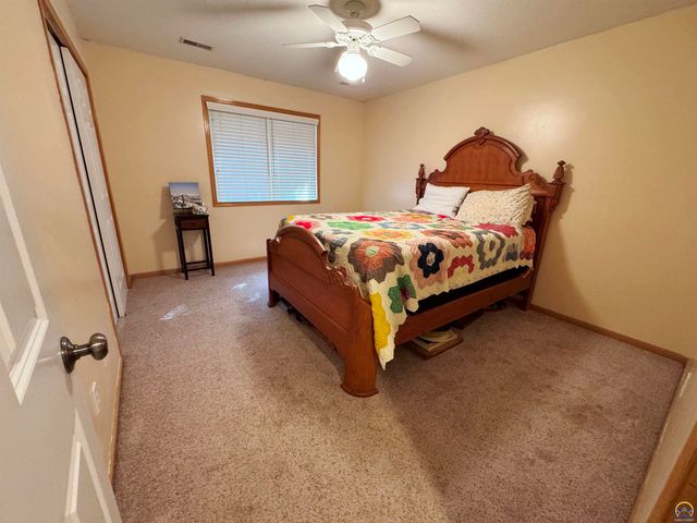 3212 NW River CT, Topeka, KS 66618