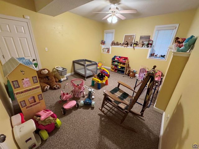 3212 NW River CT, Topeka, KS 66618