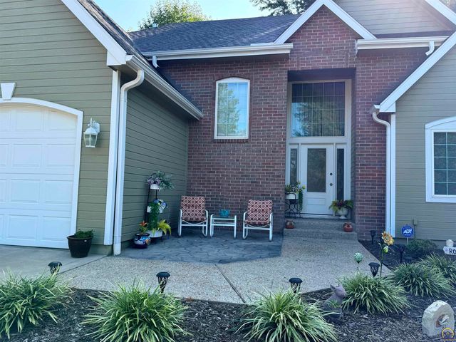 3212 NW River CT, Topeka, KS 66618